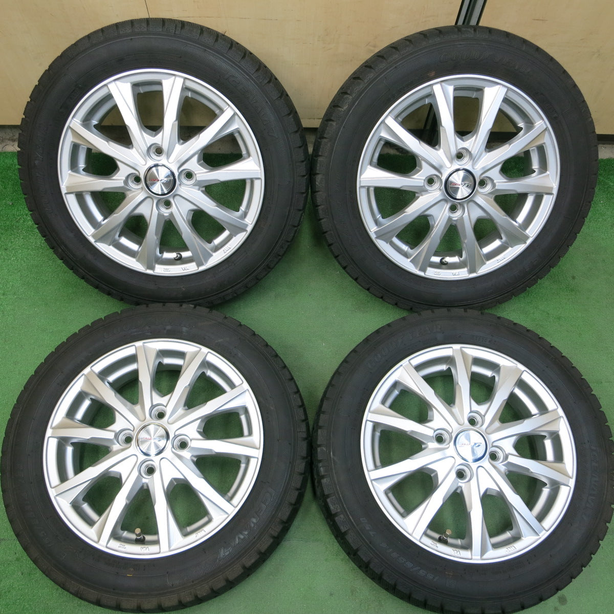 *送料無料*バリ溝！20年！キレイ！9.5分以上★スタッドレス 155/65R14 グッドイヤー アイスナビ7 JOKER ジョーカー 14インチ PCD100/4H★3102809イス