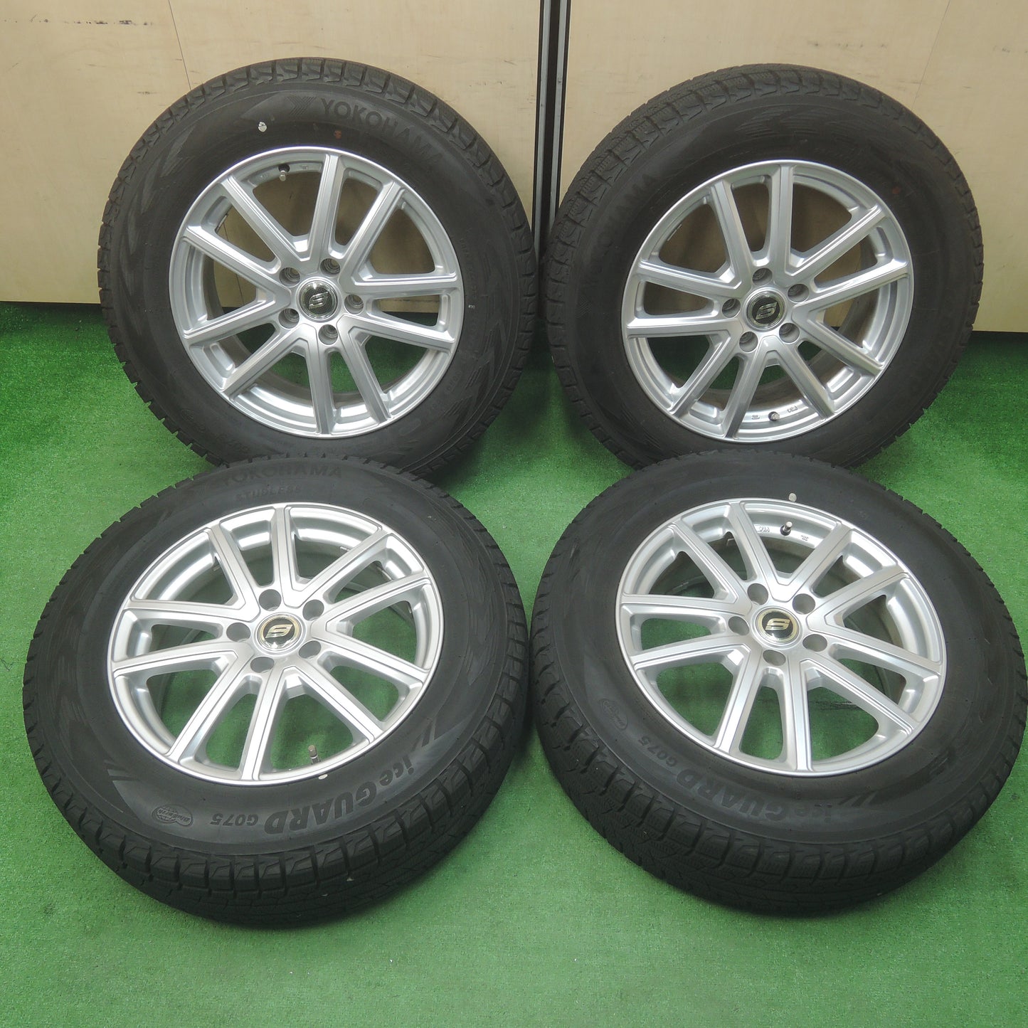 *送料無料*バリ溝！キレイ！9.5分以上★スタッドレス 225/65R17 ヨコハマ アイスガード G075 STRANGER ストレンジャー 17インチ PCD114.3/5H★3122701SYス