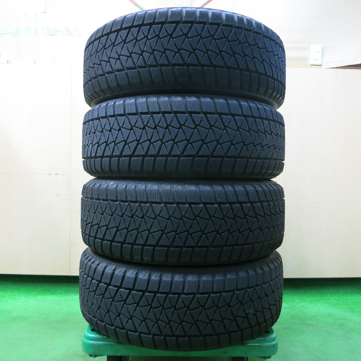 *送料無料*バリ溝！キレイ！9分★スタッドレス 225/55R18 ブリヂストン ブリザック DM-V2 TOPRUN トップラン 18インチ PCD114.3/5H★4012903イス