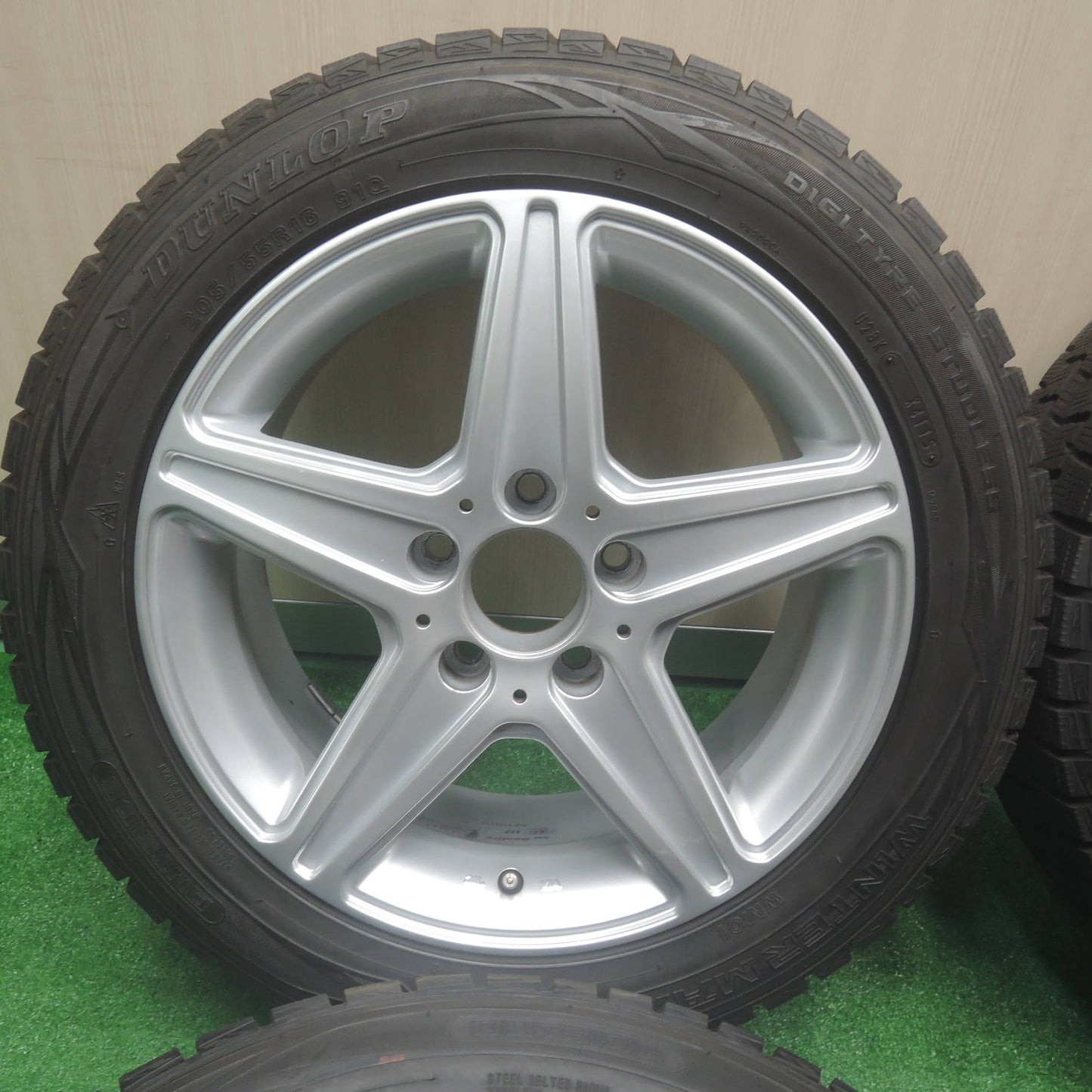 [送料無料]バリ溝！キレイ！9.5分★ベンツ 等 205/55R16 スタッドレス AGA TARGA ダンロップ ウインターマックス WM01 16インチ PCD112/5H★3090809SYス