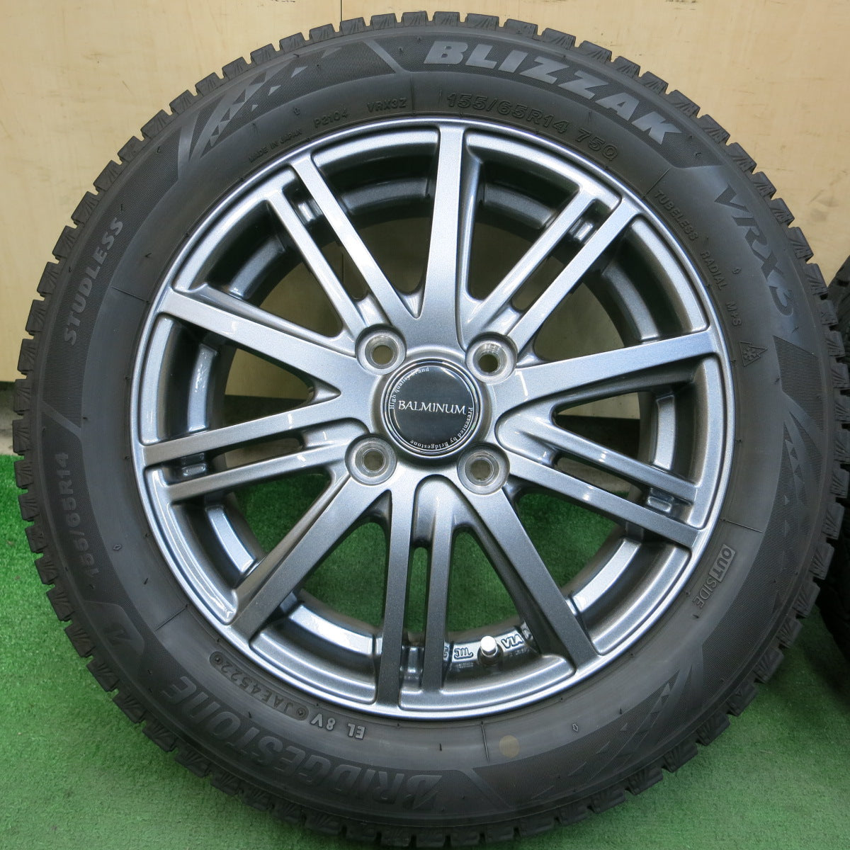 *送料無料*バリ溝！22年！キレイ！ほぼ10分★スタッドレス 155/65R14 ブリヂストン ブリザック VRX3 BALMINUM バルミナ 14インチ PCD100/4H★3101503イス