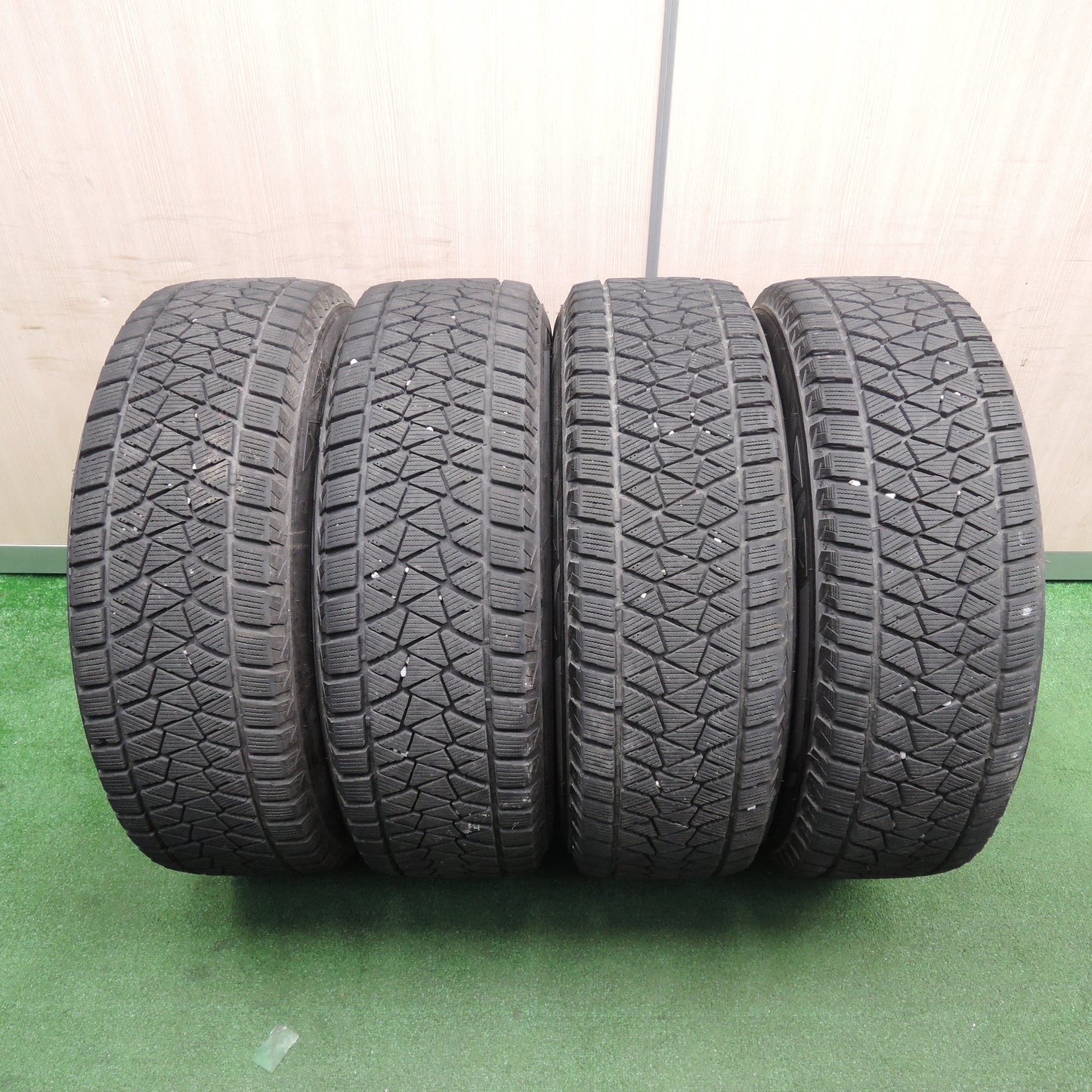 *送料無料*キレイ★スタッドレス 225/65R17 ブリヂストン ブリザック DM-V2 SCHNEIDER シュナイダー 17インチ PCD114.3/5H★3120813TNス