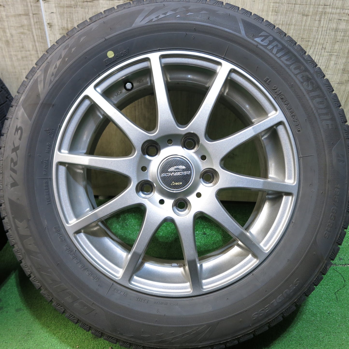 [送料無料]キレイ！21年★スタッドレス 195/65R15 ブリヂストン ブリザック VRX3 SCHNEIDER ATECH シュナイダー 15インチ PCD114.3/5H★3061404Hス