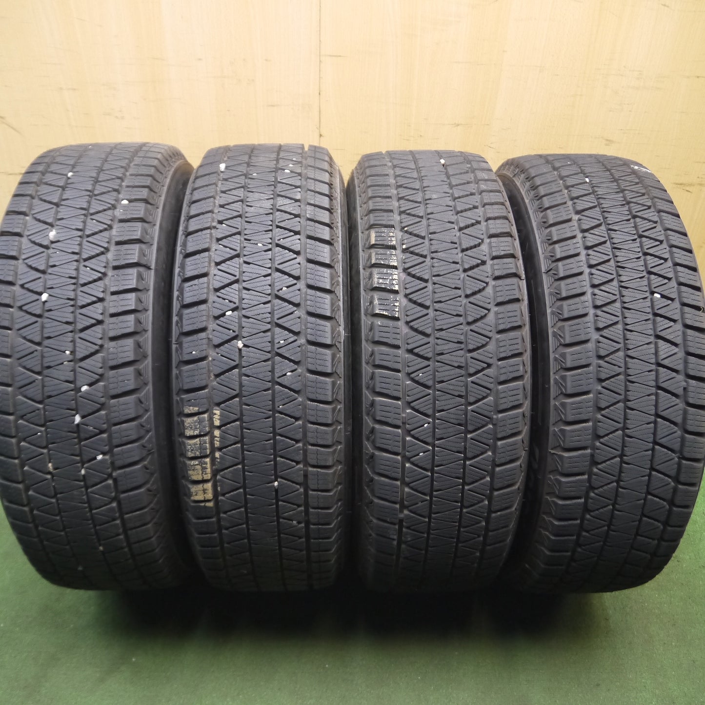 *送料無料*バリ溝！22年！キレイ！ほぼ10分★スタッドレス 225/65R17 ブリヂストン ブリザック DM-V3 ravrion RM01 17インチ PCD114.3/5H★3110104Hス