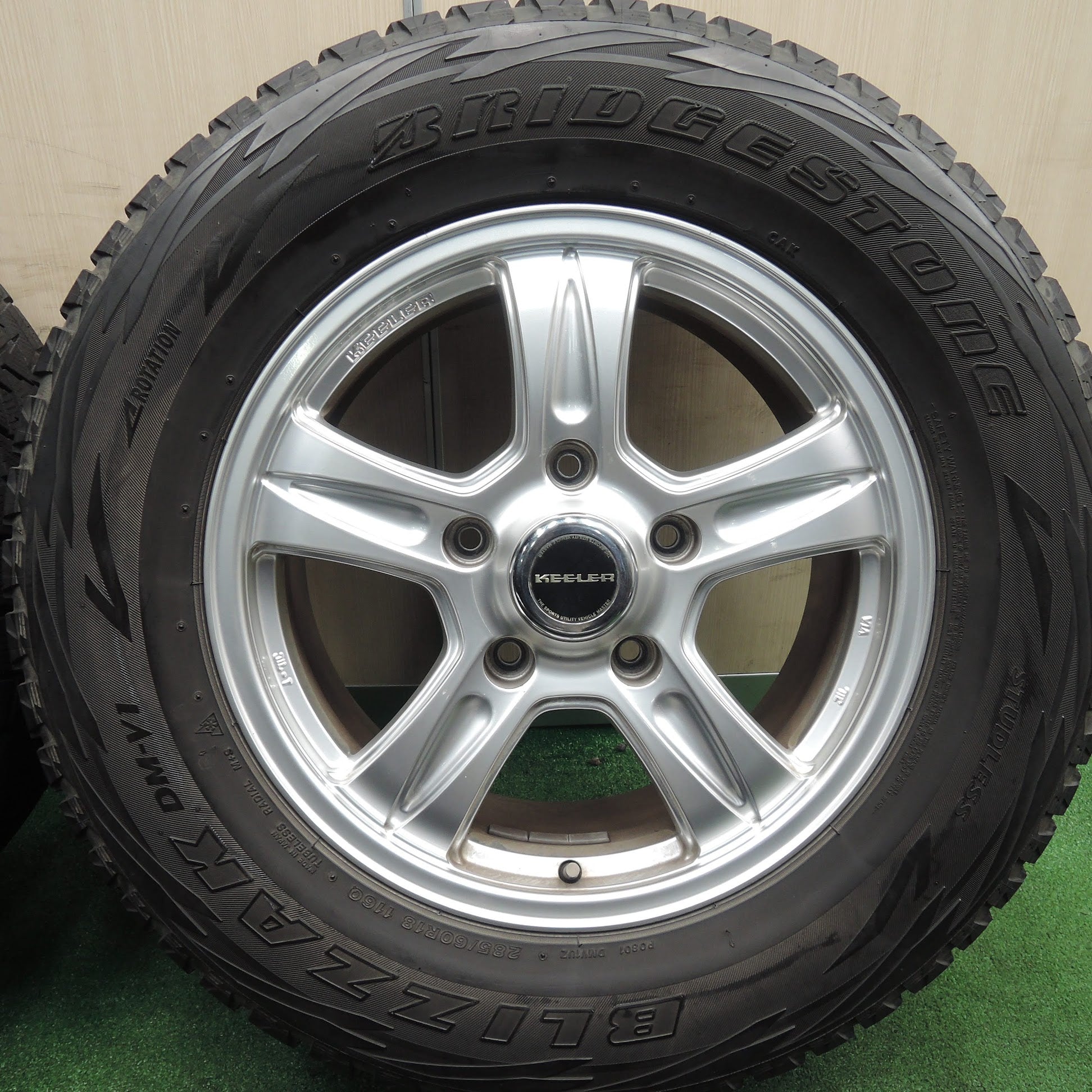 [送料無料]キレイ★ランクル 等 weds キーラー 285/60R18 スタッドレス ブリヂストン ブリザック DM-V1 KEELER 18インチ  PCD150/5H★3111803HAス