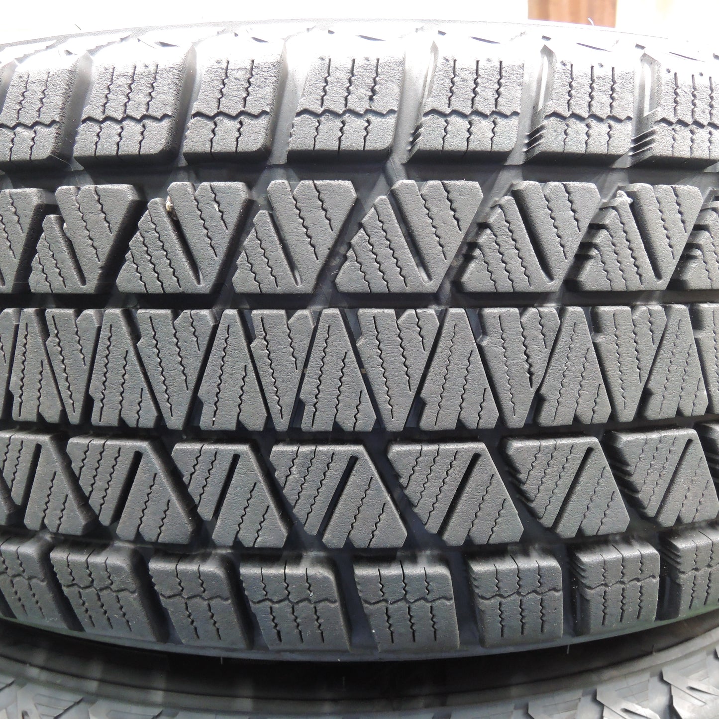 *送料無料*バリ溝！20年！キレイ！9.5分★スタッドレス 225/60R18 ブリヂストン ブリザック DM-V3 BALMINUM バルミナ 18インチ PCD114.3/5H★3121411NJス