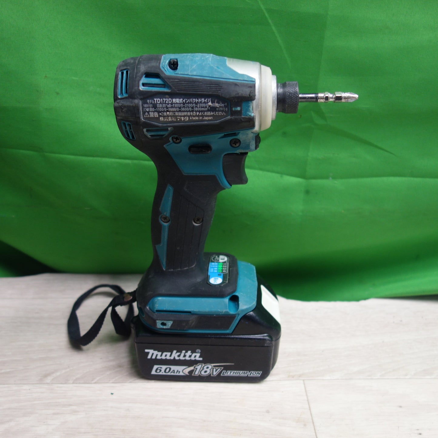 [送料無料] 動作品☆makita マキタ 充電式 インパクトドライバ TD172D バッテリ BL1860B 18V☆