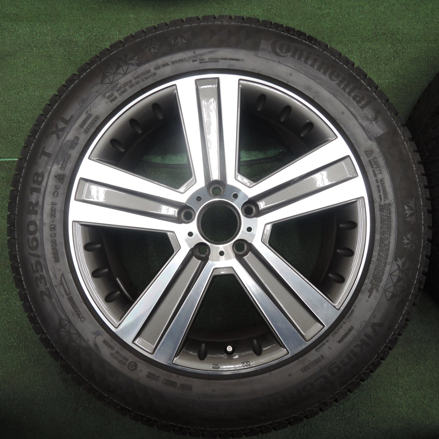 *送料無料* バリ溝！22年！キレイ！9.5分以上★ベンツ 等 EuroPremium 235/60R18 スタッドレス コンチネンタル バイキング コンタクト7 PCD112/5H★4022309NJス