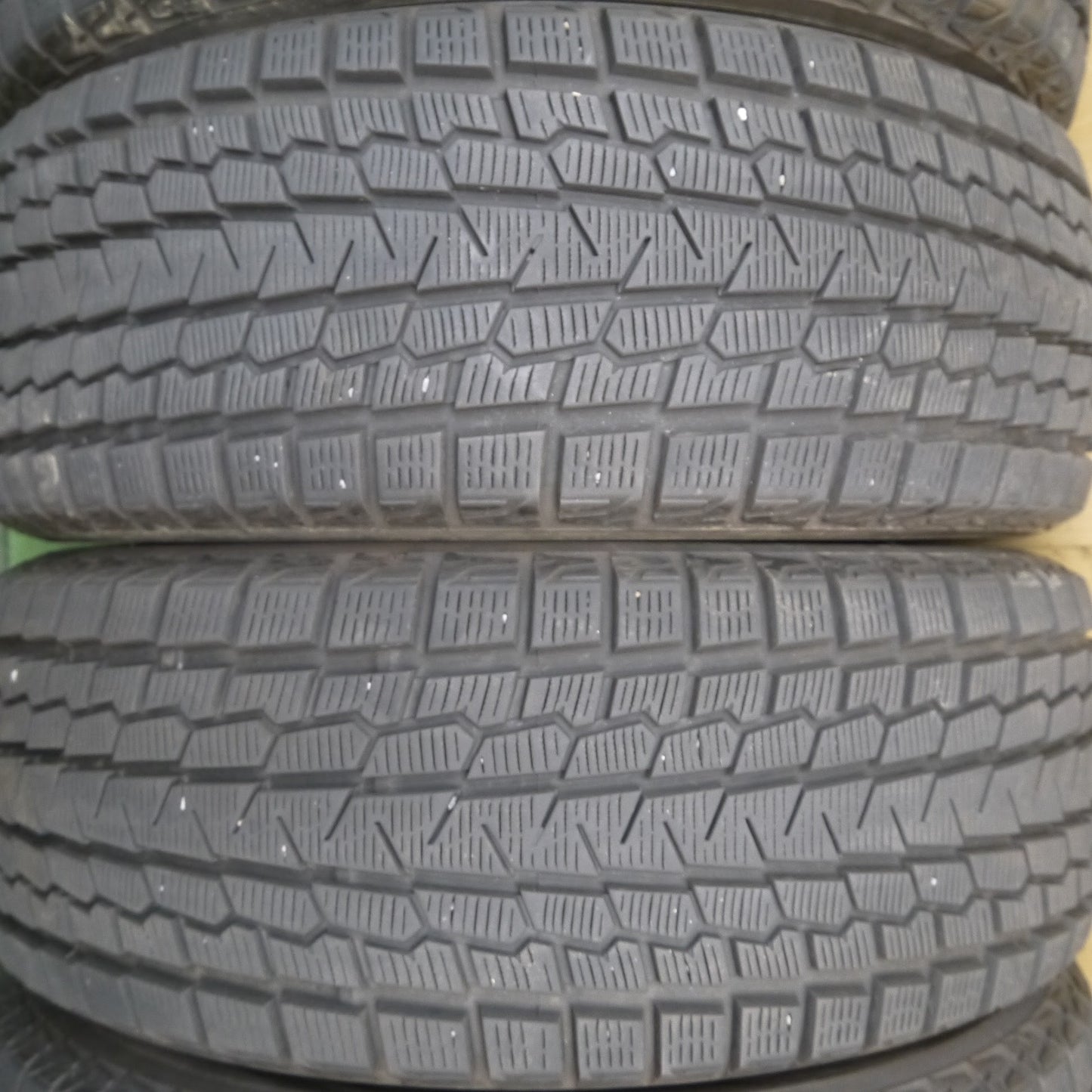 [送料無料]バリ溝！19年！9.5分★スタッドレス 235/55R19 ヨコハマ アイスガード G075 タイヤ 19インチ エクストレイル ベンツ GLC ボルボ XC60 等★3042201クスタ