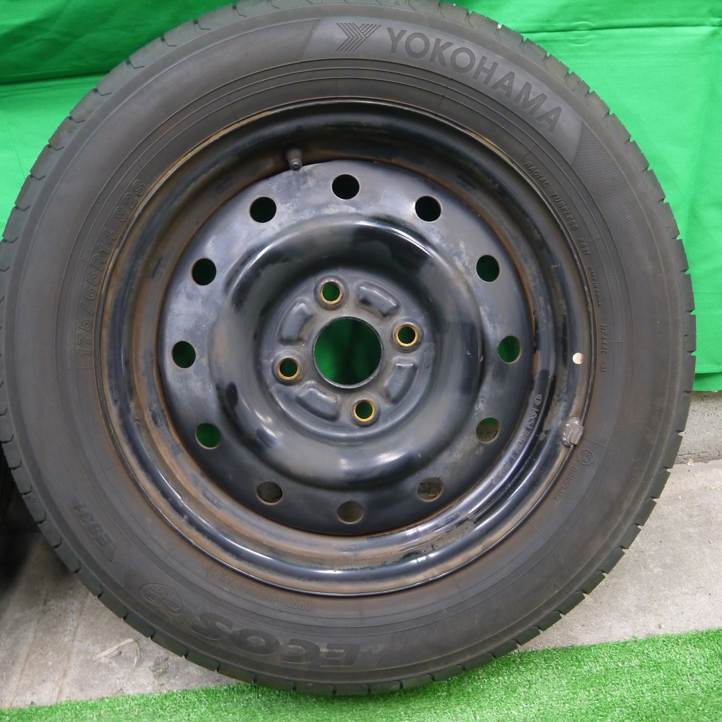 [送料無料]バリ溝！21年！9分★175/65R14 ヨコハマ エコス ES31 スチール ホイール 14インチ PCD100/4H★3062306Iノ