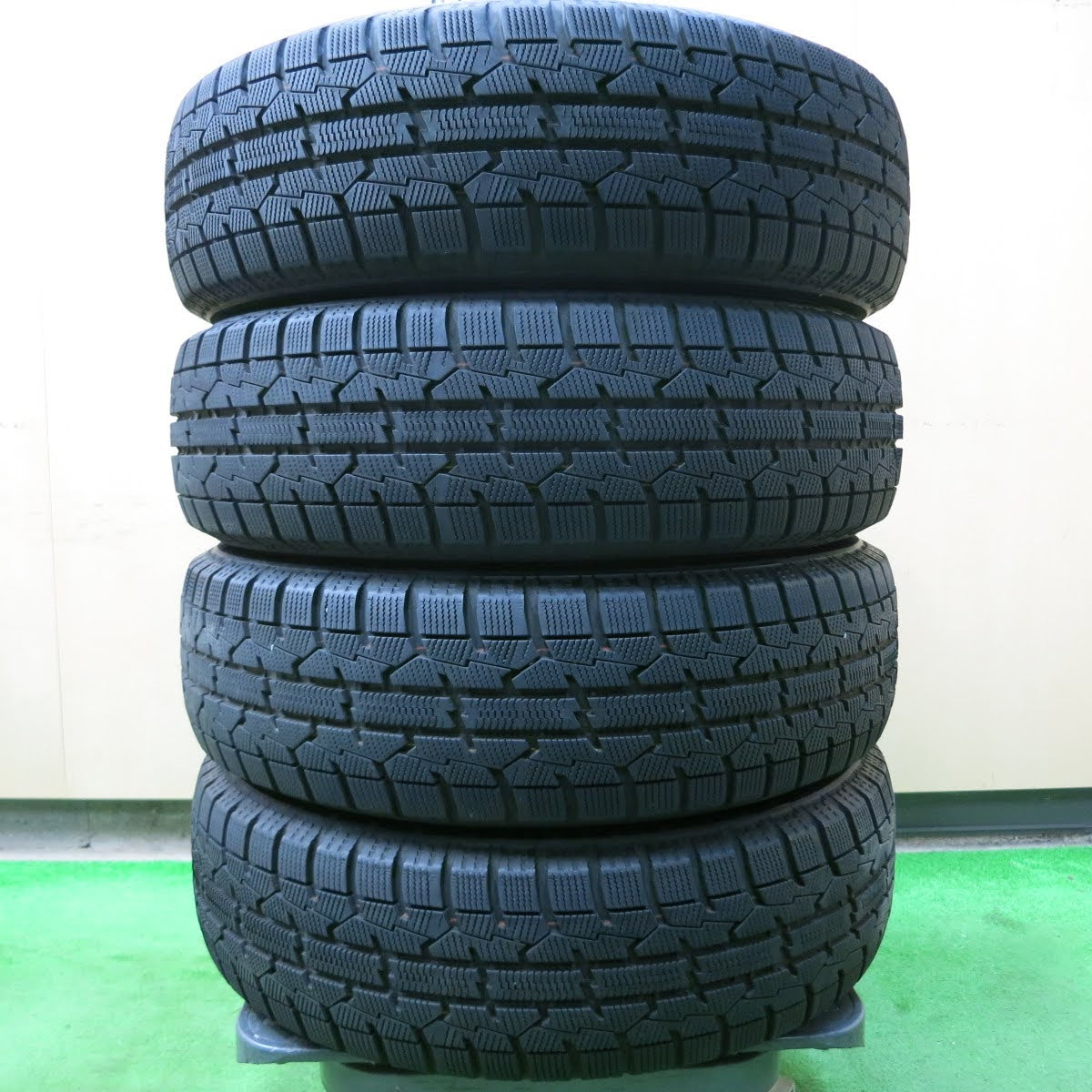 [送料無料]バリ溝！20年！キレイ！9.5分★スタッドレス 175/65R15 トーヨー オブザーブ ガリット GIZ BALMINUM バルミナ 15インチ PCD100/4H★3070503イス