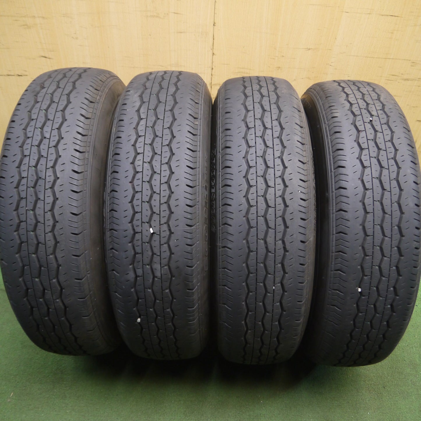 *送料無料* ほぼ新車外し！23年★トヨタ 200系 ハイエース 純正 スチール 195/80R15 107/105N ブリヂストン エコピア RD613 PCD139.7/6H★4020613Hノ