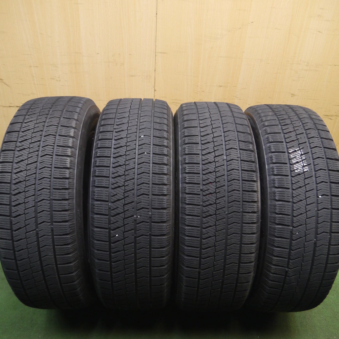 *送料無料*バリ溝！21年！キレイ！9.5分★スタッドレス 225/60R17 ブリヂストン ブリザック VRX2 VELVA SPORTZ ヴェルヴァ 17インチ PCD114.3/5H★3120102Hス