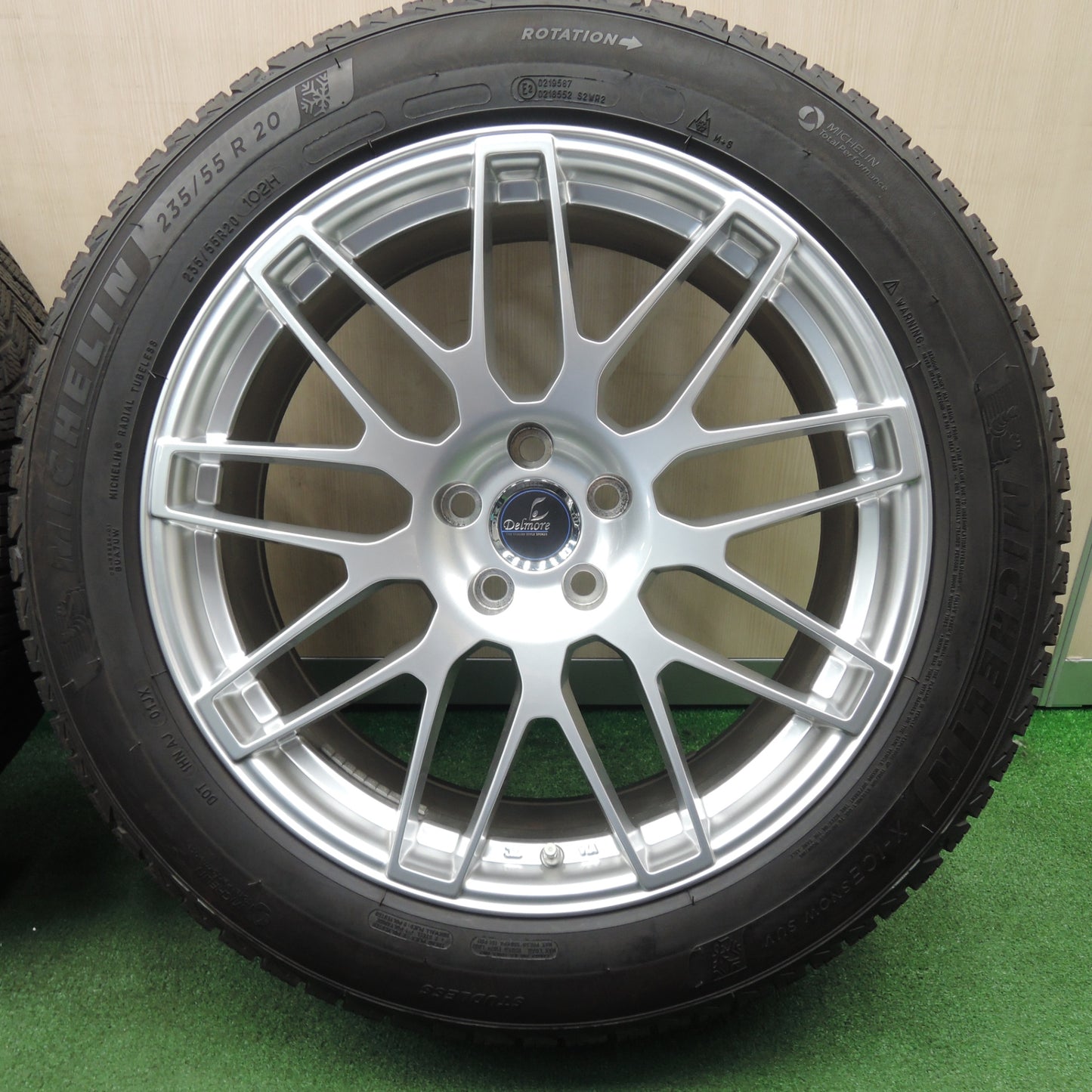 *送料無料* バリ溝！22年！キレイ！9分★スタッドレス 235/55R20 ミシュラン X-ICE SNOW SUV Delmore デルモア 20インチ PCD114.3/5H★4022901NJス