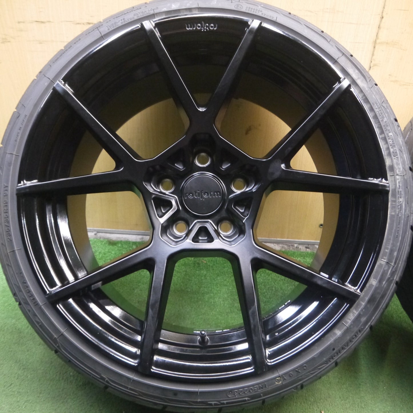 *送料無料* キレイ！23年★BMW等 rotiform 215/35R19 235/35R19 ニットー NT555 G2 ロティフォーム 19インチ PCD120/5H★4030514Hノ