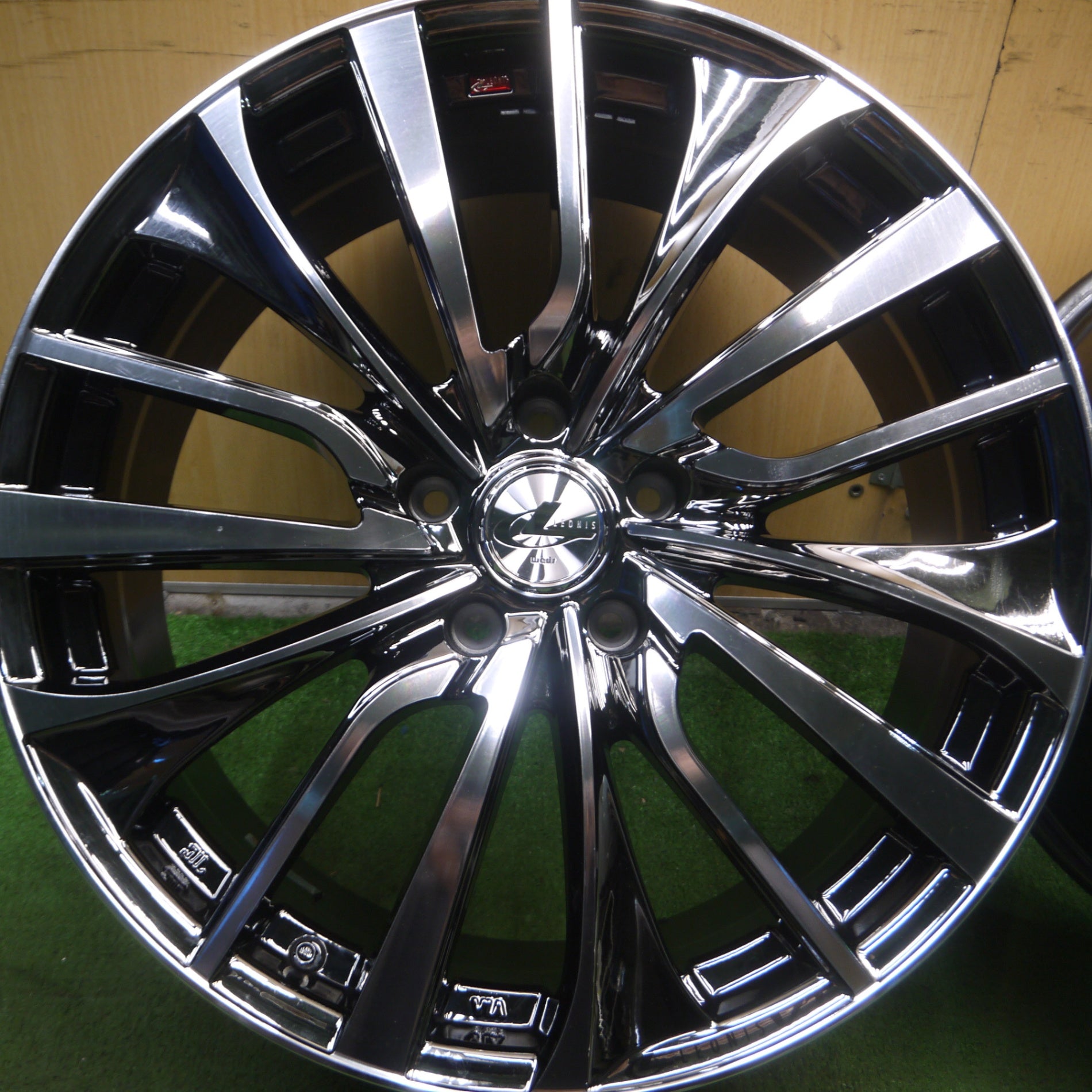 送料無料* キレイ☆LEONIS VT weds レオニス ホイール 19インチ 19×8J PCD114.3/5H☆4022701Hホ |  名古屋/岐阜の中古カー用品・工具の買取/販売ならガレージゲット