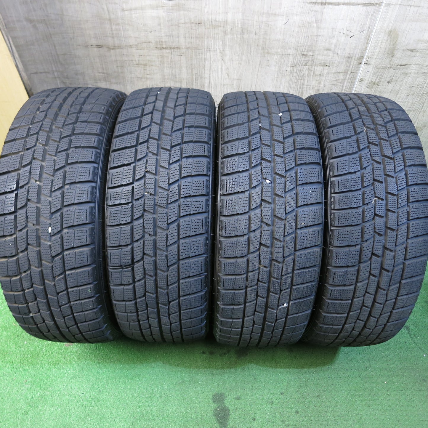 [送料無料]超バリ溝！20年！綺麗！ほぼ10分★LOXARNY SPORT BADX 215/45R17 スタッドレス グッドイヤー アイスナビ6 ロクサーニ 17インチ PCD100/5H★3061204Hス