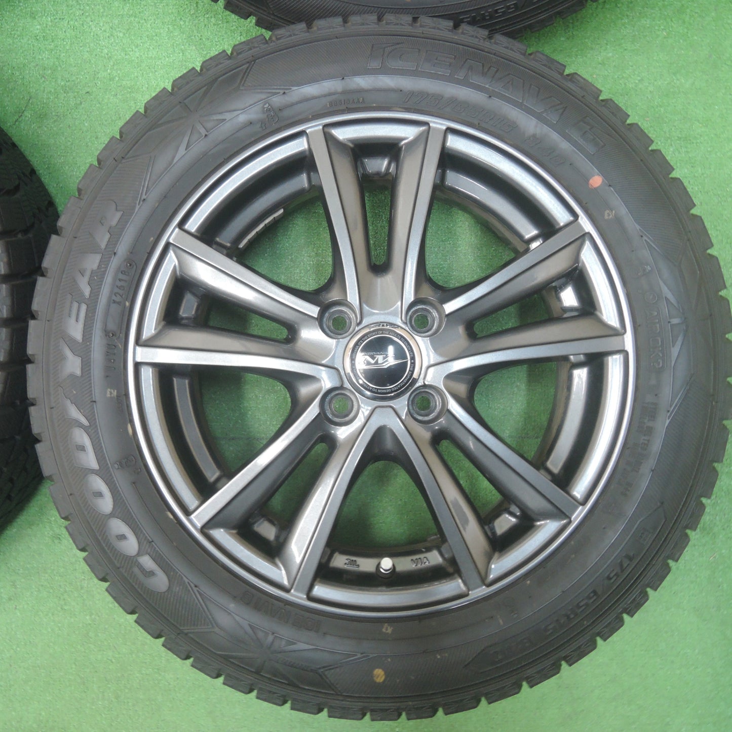 *送料無料* バリ溝！キレイ！9.5分★スタッドレス 175/65R15 グッドイヤー アイスナビ6 NIRVANA NV ニルバーナ 15インチ PCD100/4H★4020909SYス