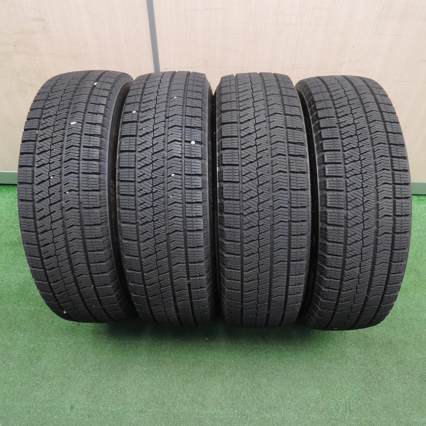 *送料無料*バリ溝！21年！キレイ！9.5分★スタッドレス 185/65R15 ブリヂストン ブリザック VRX2 ravrion RM01 ラブリオン 15インチ PCD100/4H★3120818TNス