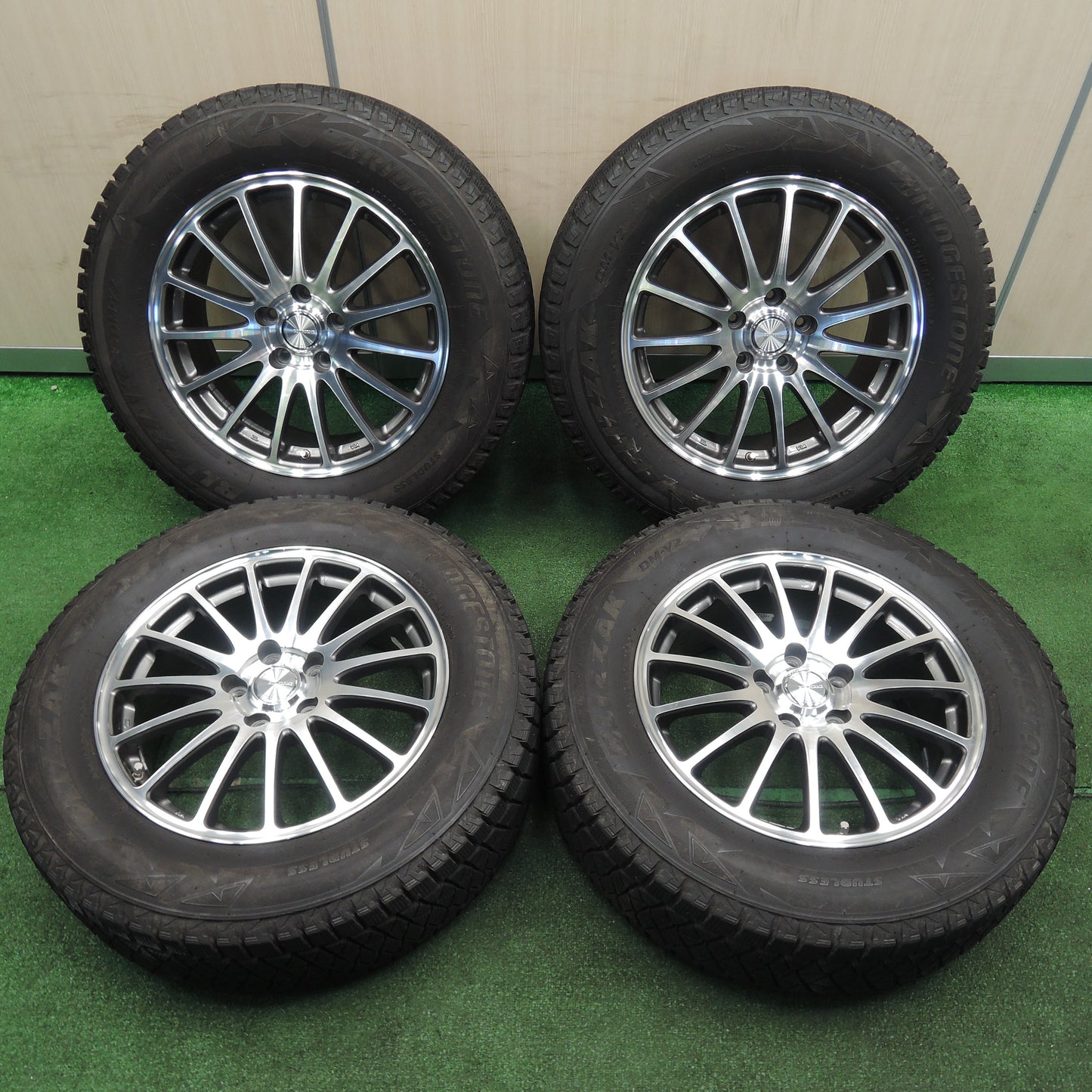 *送料無料*バリ溝！キレイ！8.5分★スタッドレス 225/65R17 ブリヂストン ブリザック DM-V2 ECO FORME エコフォルム 17インチ PCD114.3/5H★3111308NJス