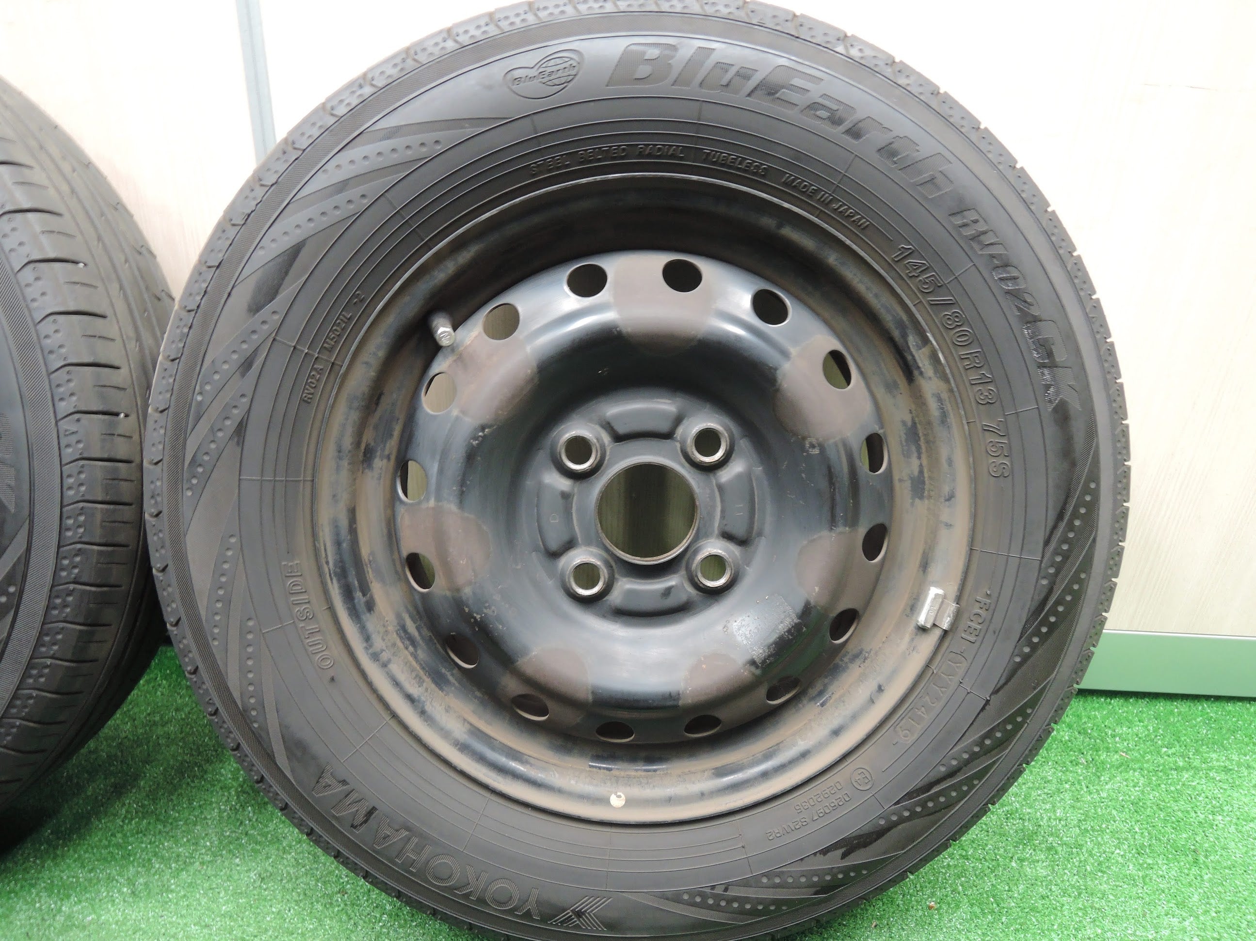 送料無料]4本価格！19年☆145/80R13 ヨコハマ ブルーアース RV-02 CK スチール ホイール 13インチ PCD100/4 |  名古屋/岐阜の中古カー用品・工具の買取/販売ならガレージゲット