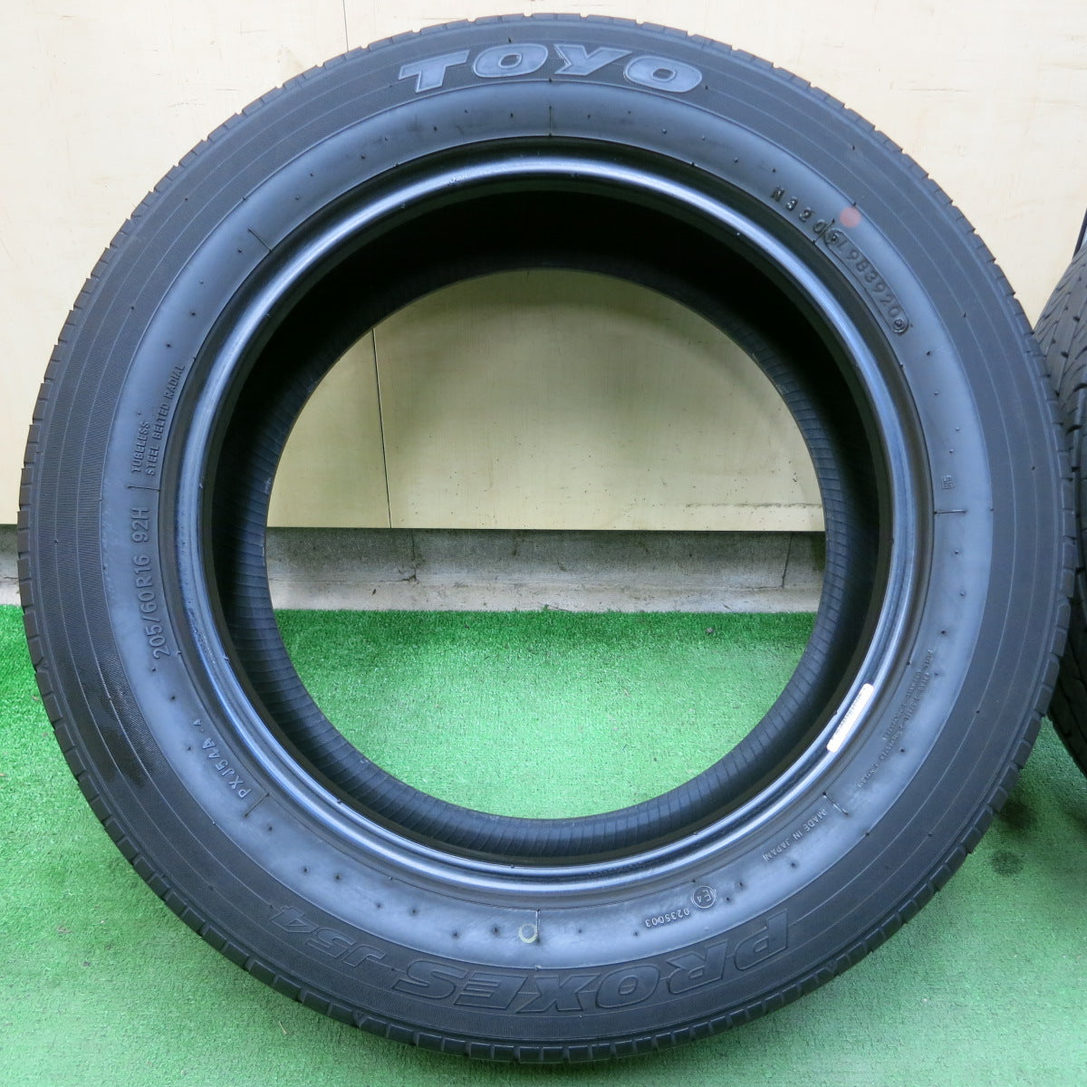 *送料無料*バリ溝！20年！9.5分★205/60R16 トーヨー プロクセス J54 タイヤ 16インチ ノア ヴォクシー ステップワゴン 等★3102102イノタ