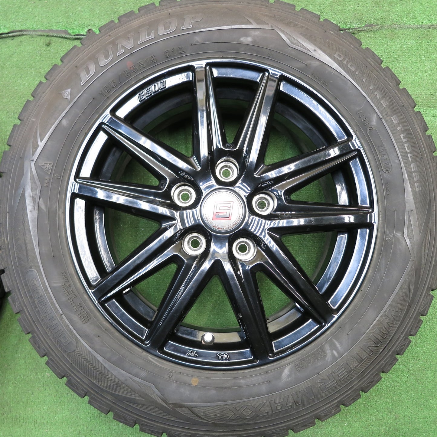 [送料無料]バリ溝！9.5分★スタッドレス 195/65R15 ダンロップ ウインターマックス WM01 SEIN ザイン 15インチ PCD114.3/5H★3062001Hス