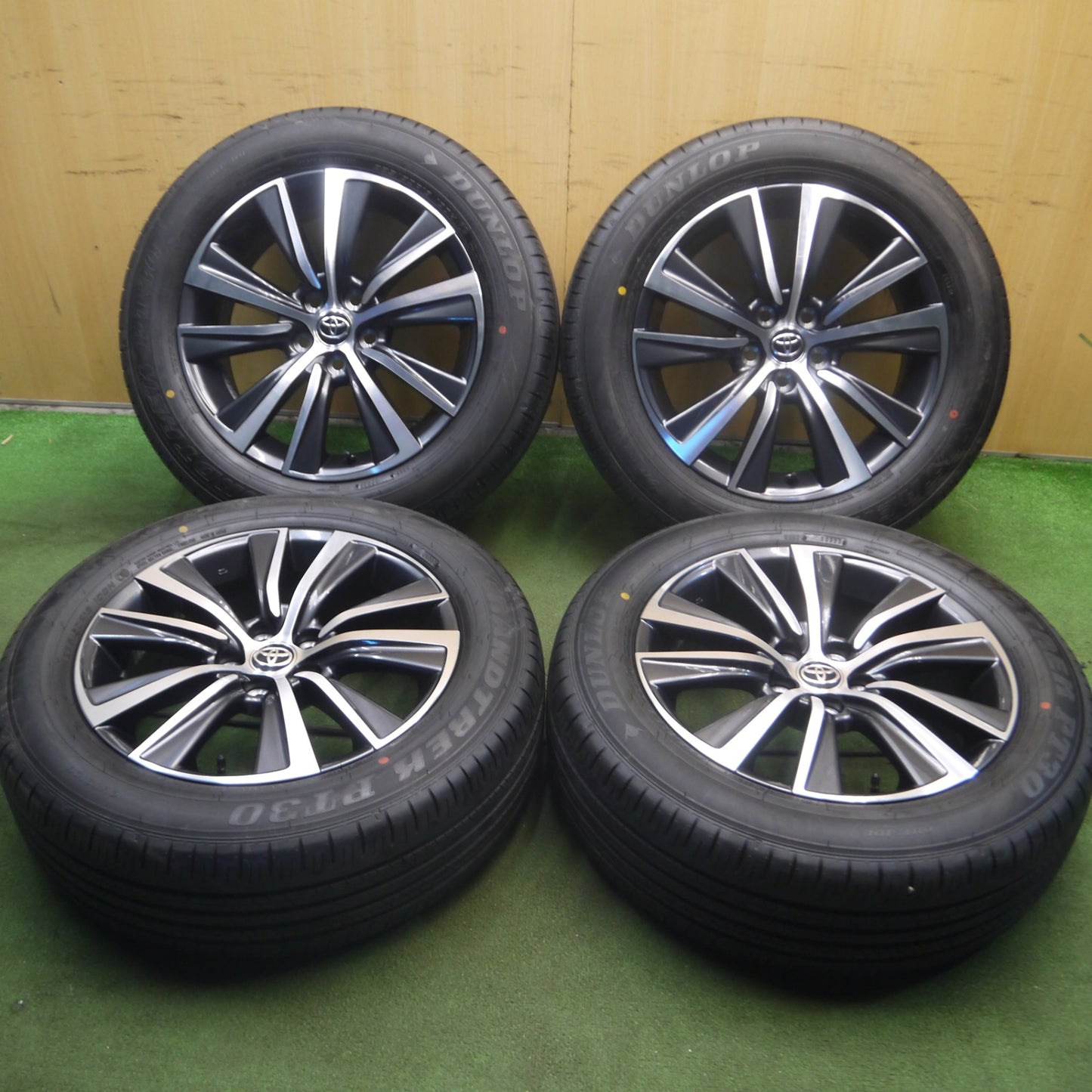 *送料無料* 新車外し！23年★トヨタ 80系 ハリアー Gグレード 純正 225/60R18 ダンロップ グラントレック PT30 18インチ PCD114.3/5H★4020908Hノ