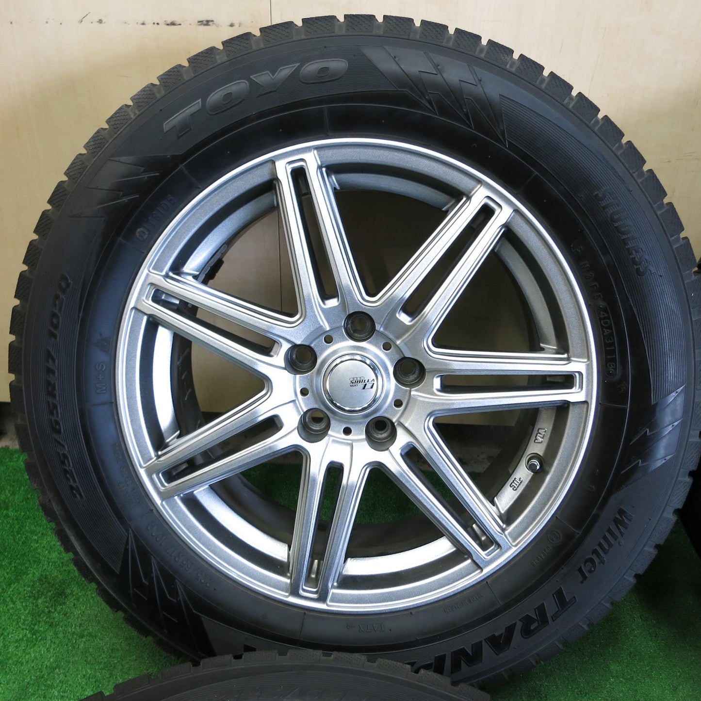 [送料無料]バリ溝！キレイ！9.5分★スタッドレス 225/65R17 トーヨー ウインター トランパス TX SIBILLA NEXT Z7 シビラ 17インチ PCD114.3/5H★3062402サス