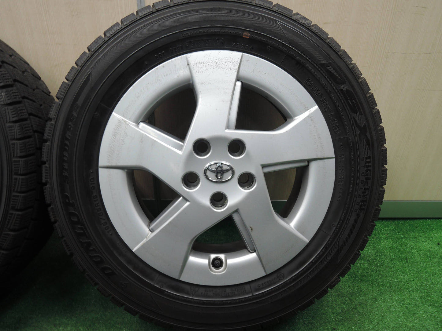 [送料無料]4本価格★トヨタ 30系 プリウス 純正 195/65R15 スタッドレス ダンロップ DSX 15インチ PCD100/5H★3102702HAス