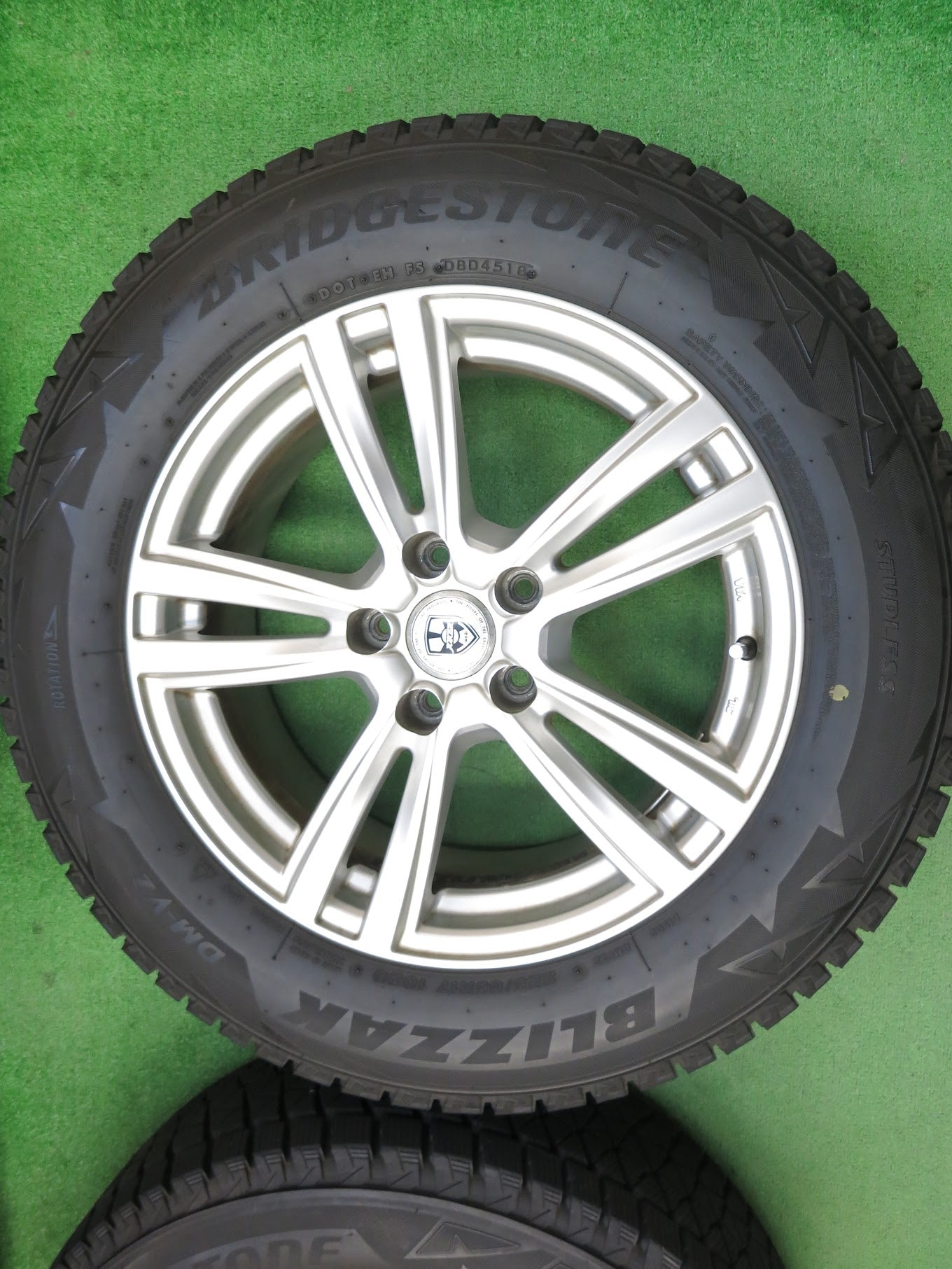 [送料無料]バリ溝！9.5分★スタッドレス 225/65R17 ブリヂストン ブリザック DM-V2 JOKER weds ジョーカー 17インチ PCD114.3/5H★3020402ヒス