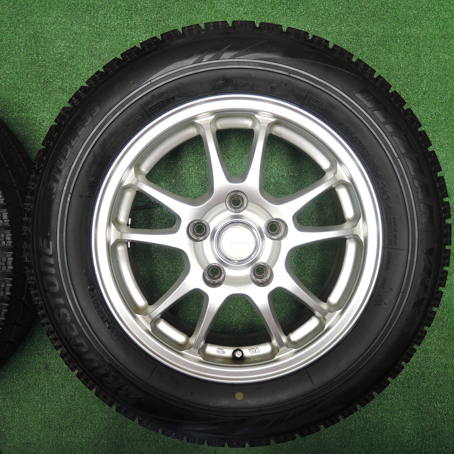 [送料無料]バリ溝！キレイ！9分★スタッドレス 195/65R15 ブリヂストン ブリザック VRX ECO FORME エコフォルム 15インチ PCD114.3/5H★3091001NJス