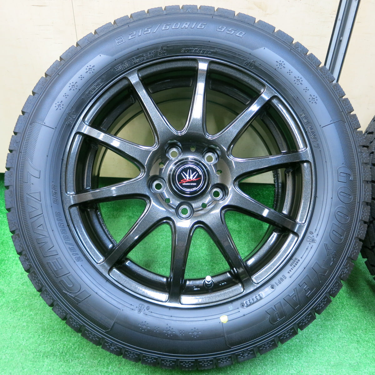 *送料無料*ほぼ未使用！23年★スタッドレス 215/60R16 グッドイヤー アイスナビ7 LOXARNY SPORT BADX ロクサーニ 16インチ PCD114.3/5H★3112412イス