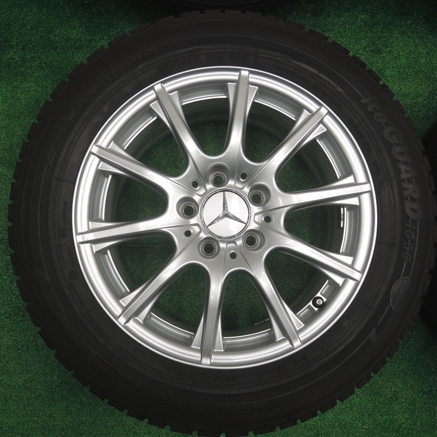 [送料無料]バリ溝！綺麗！9.5分★ベンツ Cクラス W205 純正 205/60R16 スタッドレス ヨコハマ アイスガード iG50 プラス 16インチ PCD112/5H★3070703SYス