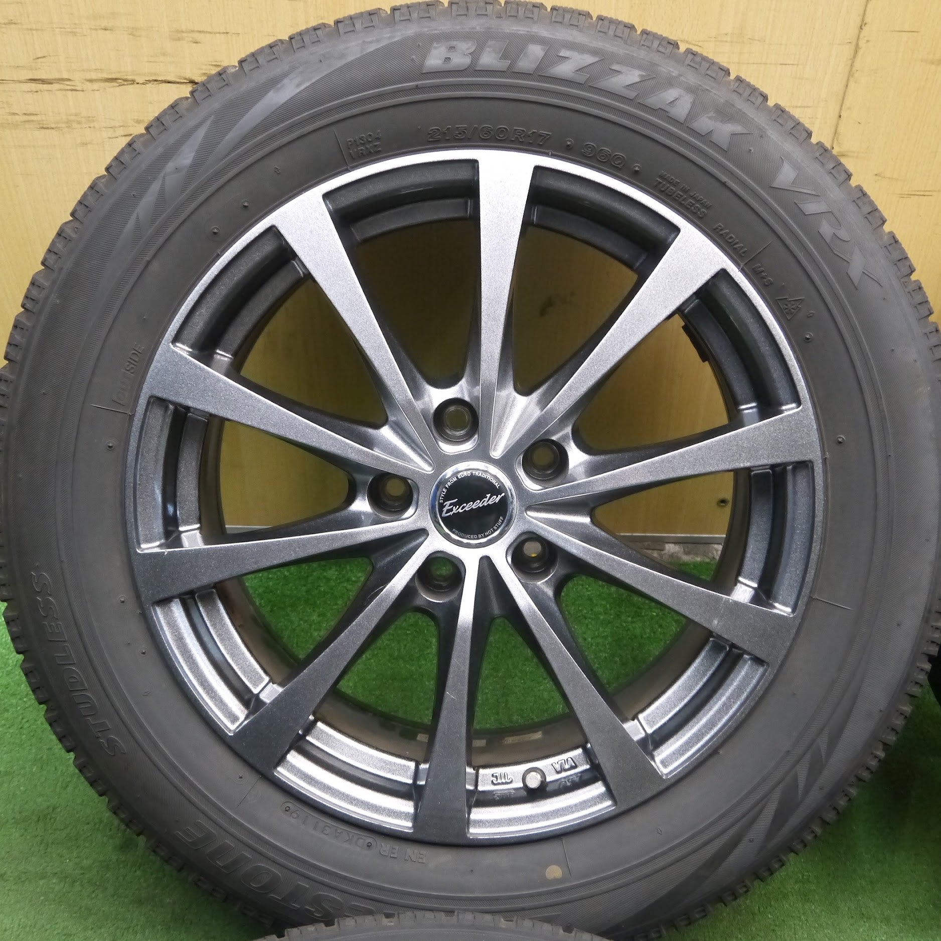 送料無料]キレイ！19年☆スタッドレス 215/60R17 ブリヂストン ブリヂストン VRX Exceeder HOT STUFF エク |  名古屋/岐阜の中古カー用品・工具の買取/販売ならガレージゲット