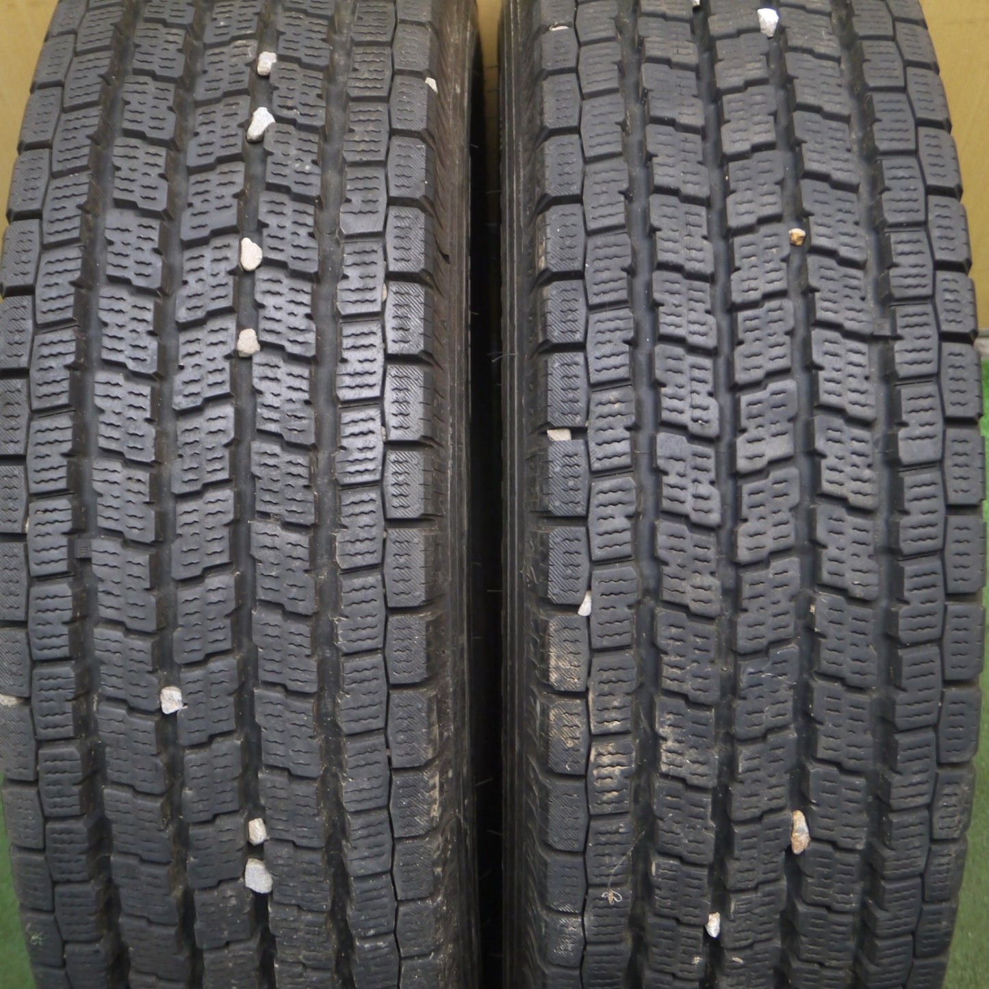 *送料無料* バリ溝！22年！9分★トラック タイヤ 205/75R16 113/111L 12PR スタッドレス ヨコハマ アイスガード iG91 16インチ★4022908KKスタ