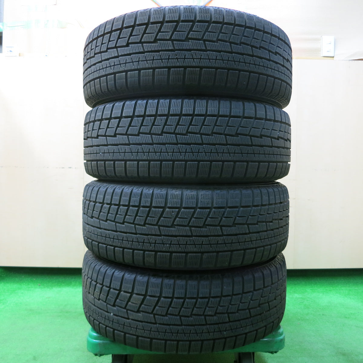 *送料無料*バリ溝！キレイ！9.5分★スタッドレス 215/55R17 ヨコハマ アイスガード iG60 STRANGER ストレンジャー 17インチ PCD114.3/5H★3122005イス