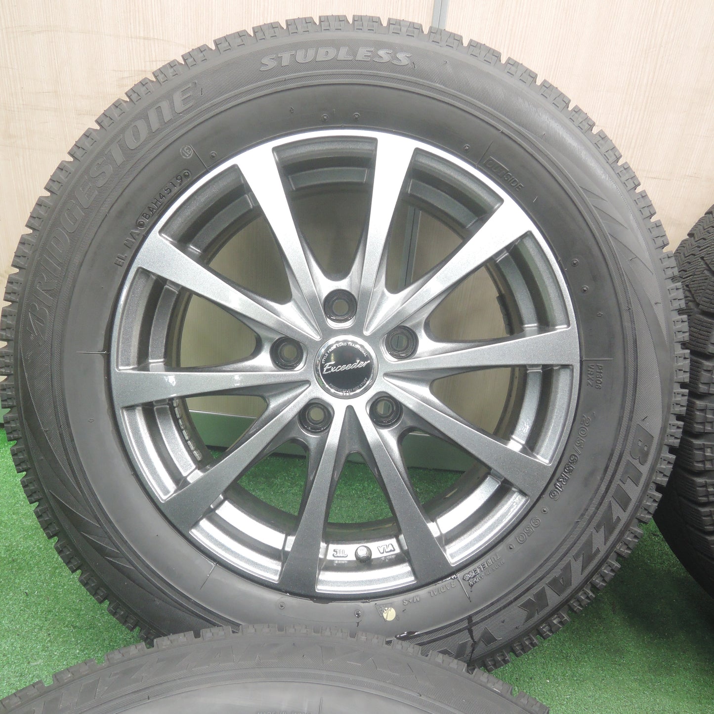 *送料無料*バリ溝！19年！キレイ！9分★スタッドレス 205/65R16 ブリヂストン ブリザック VRX Exceeder エクシーダー 16インチ PCD114.3/5H★3111301SYス