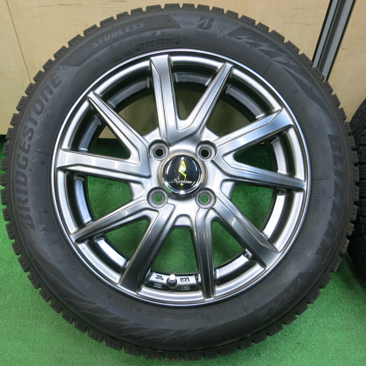 *送料無料* バリ溝！21年！キレイ！8.5分★スタッドレス 155/65R14 ブリヂストン ブリザック VRX2 Seprimo セプティモ 14インチ PCD100/4H★4022003イス