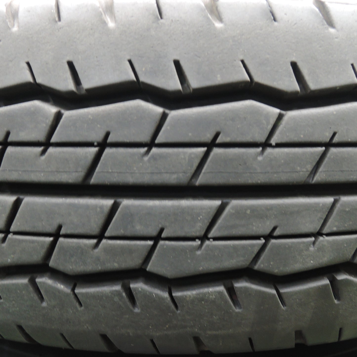 *送料無料* バリ溝！22年！9.5分★ハイエース等 195/80R15 107/105N ダンロップ SP175N BISON バイソン 15インチ PCD139.7/6H★4021202HAノ