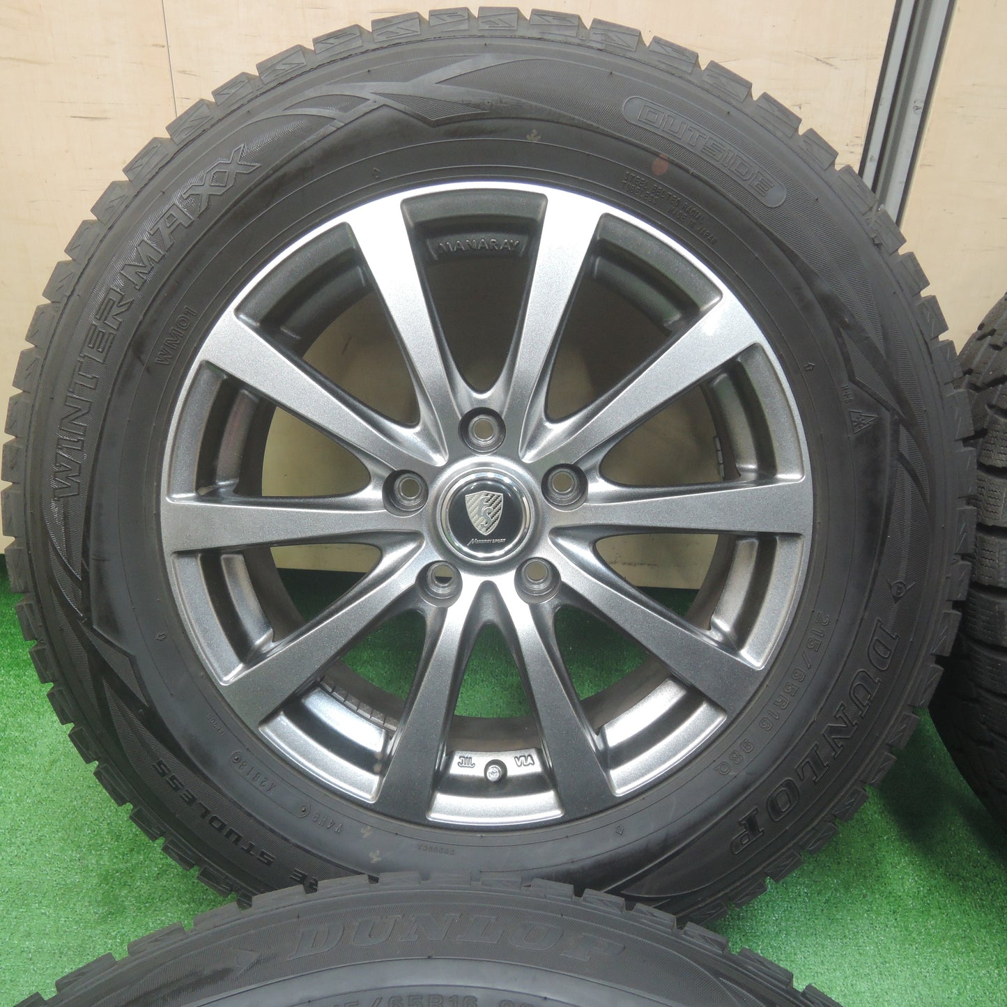 *送料無料*バリ溝！キレイ！9.5分★スタッドレス 215/65R16 ダンロップ ウインターマックス WM01 MANARAY SPORT マナレイ 16インチ PCD114.3/5H★3112808SYス