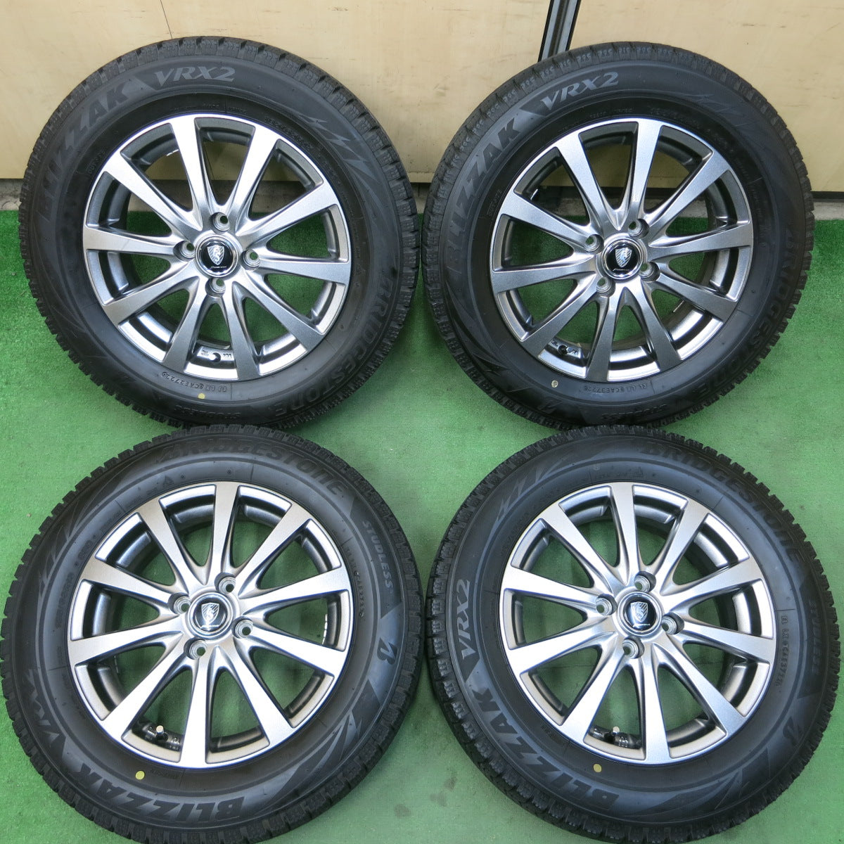 *送料無料*バリ溝！22年！綺麗！ほぼ10分★スタッドレス 185/65R15 ブリヂストン ブリザック VRX2 MANARAY SPORT 15インチ PCD100/4H★3102805イス