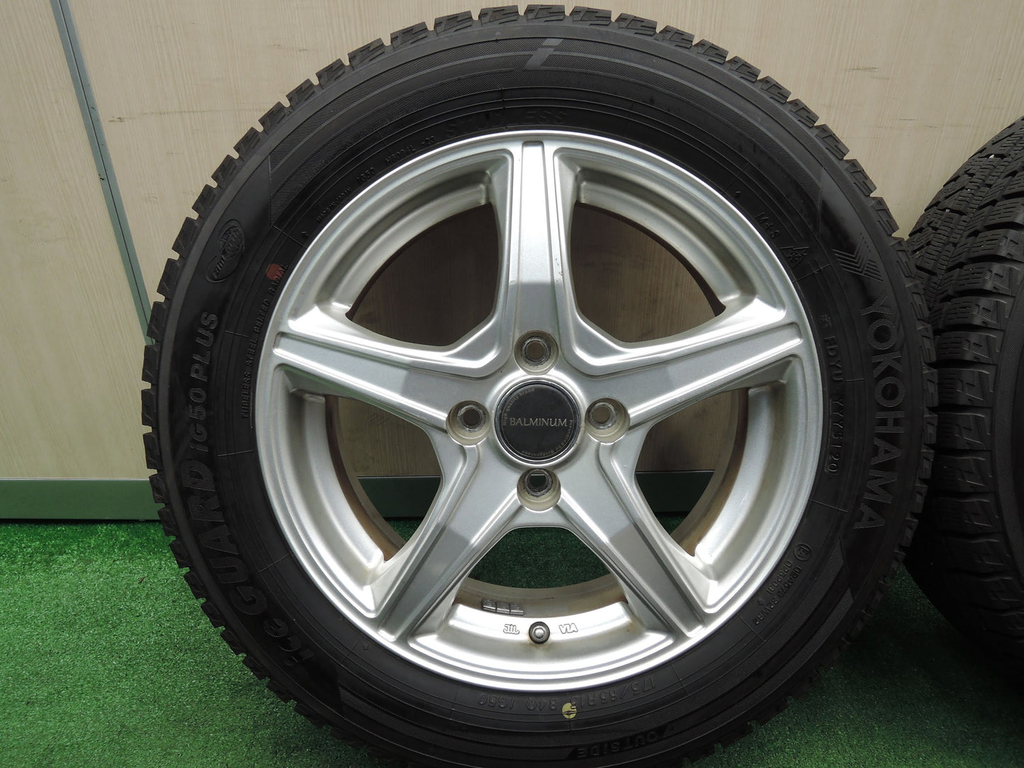 [送料無料]バリ溝！20年！9.5分★スタッドレス 175/65R15 ヨコハマ アイスガード iG50 プラス BALMINUM バルミナ 15インチ PCD100/4H★3112506HAス