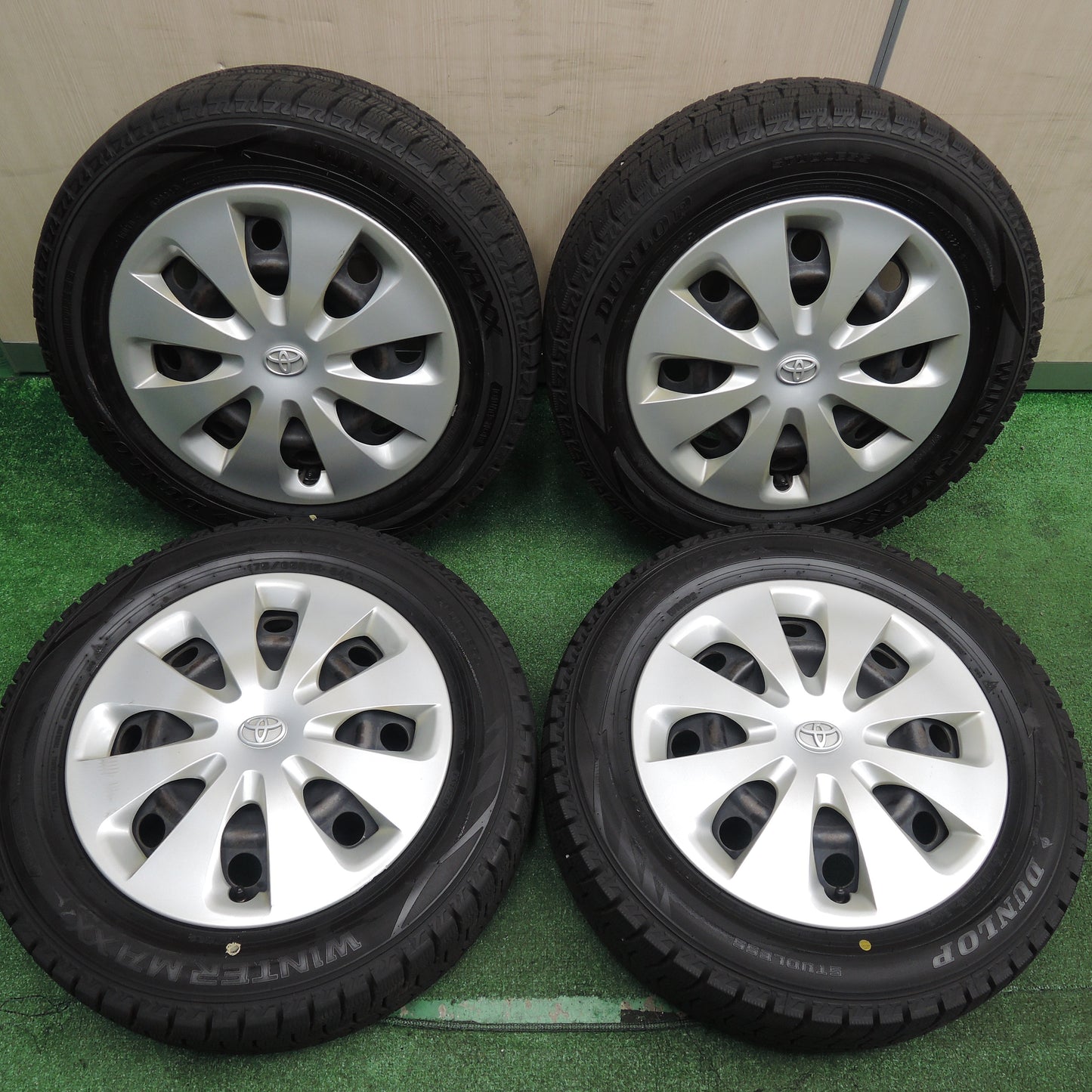 *送料無料*バリ溝！22年！ほぼ10分★トヨタ アクア 純正 スチール 175/65R15 スタッドレス ダンロップ ウインターマックス WM02 PCD100/4H★3111701HAス