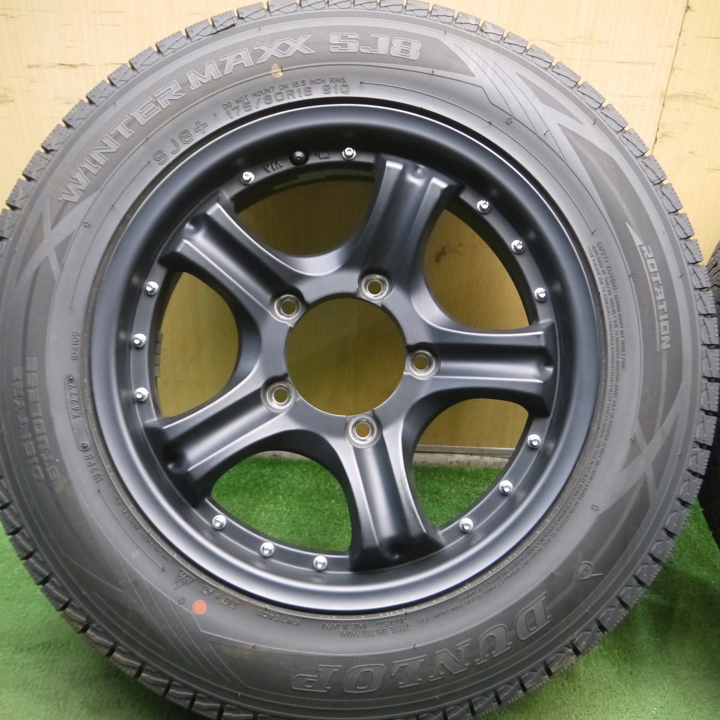 *送料無料*バリ溝！22年！キレイ！9.5分以上★ジムニー 等 175/80R16 スタッドレス ダンロップ ウインターマックス SJ8 社外 アルミ PCD139.7/5H★3102511Hス