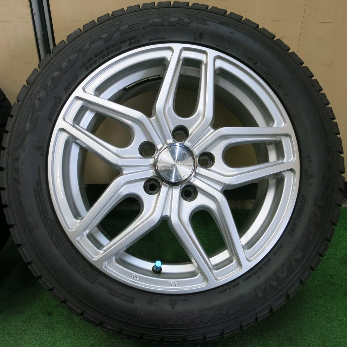 [送料無料]バリ溝！9.5分★ベンツ 等 205/55R16 スタッドレス グッドイヤー アイスナビ ZEA2 Nexxus enro 社外 アルミ 16インチ PCD112/5H★3090601イス