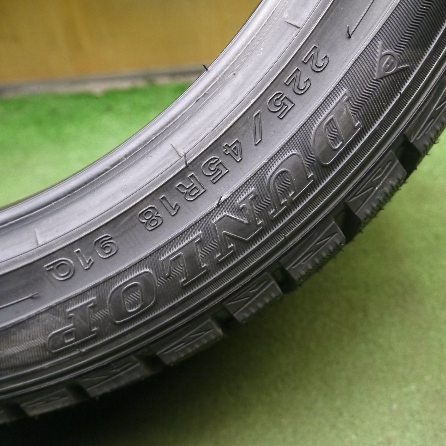 *送料無料*ほぼ未使用★スタッドレス 225/45R18 ダンロップ ウインターマックス WM01 タイヤ 18インチ レヴォーグ オデッセイ 等★3112804Hスタ