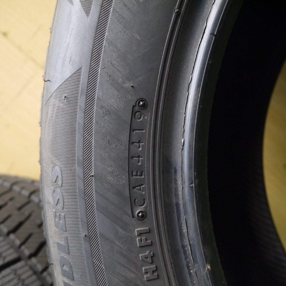 [送料無料]バリ溝！19年！9.5分★スタッドレス 215/60R16 ブリヂストン ブリザック VRX2 タイヤ 16インチ C-HR カムリ オデッセイ ヴェゼル 等★3090111Hスタ