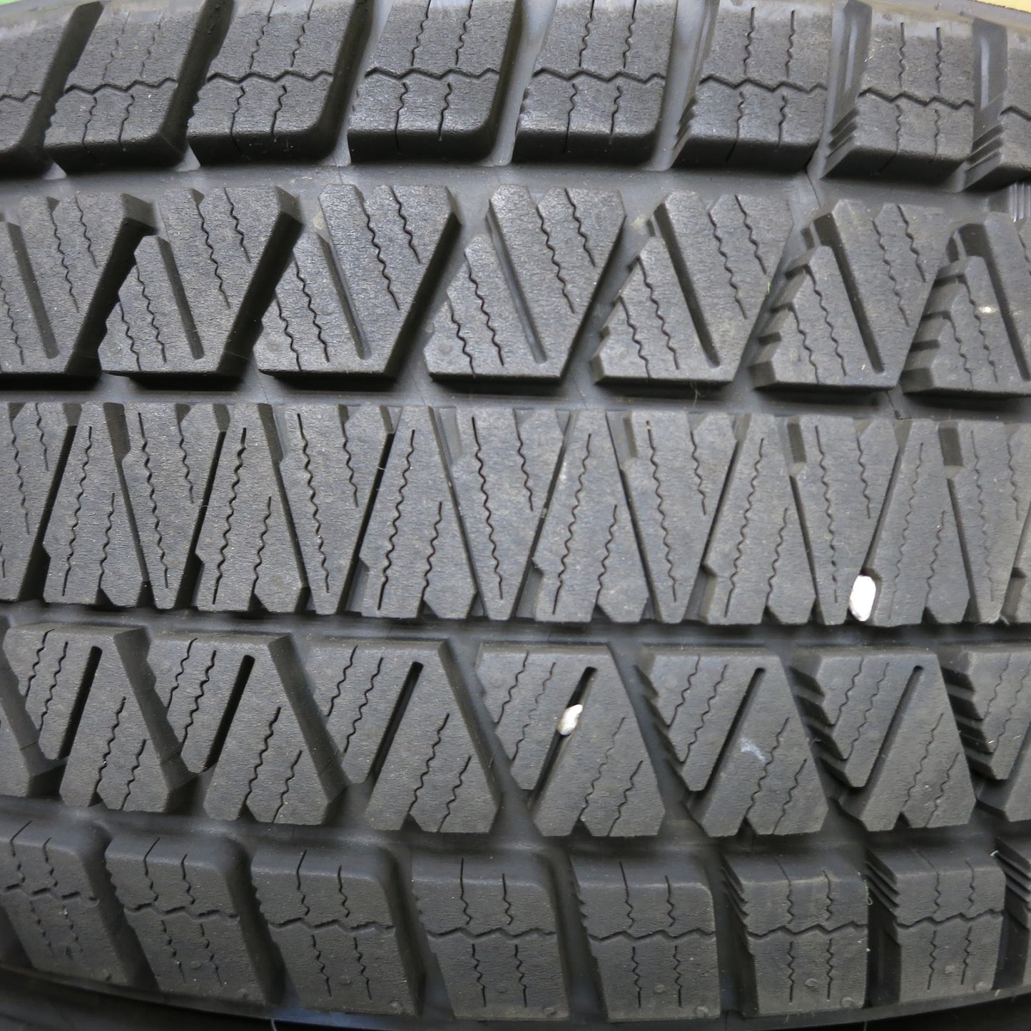 [送料無料]バリ溝！20年！9.5分★スタッドレス 225/60R18 ブリヂストン ブリザック DM-V3 タイヤ 18インチ ヴァンガード ハリアー エクストレイル等★3040509Hスタ