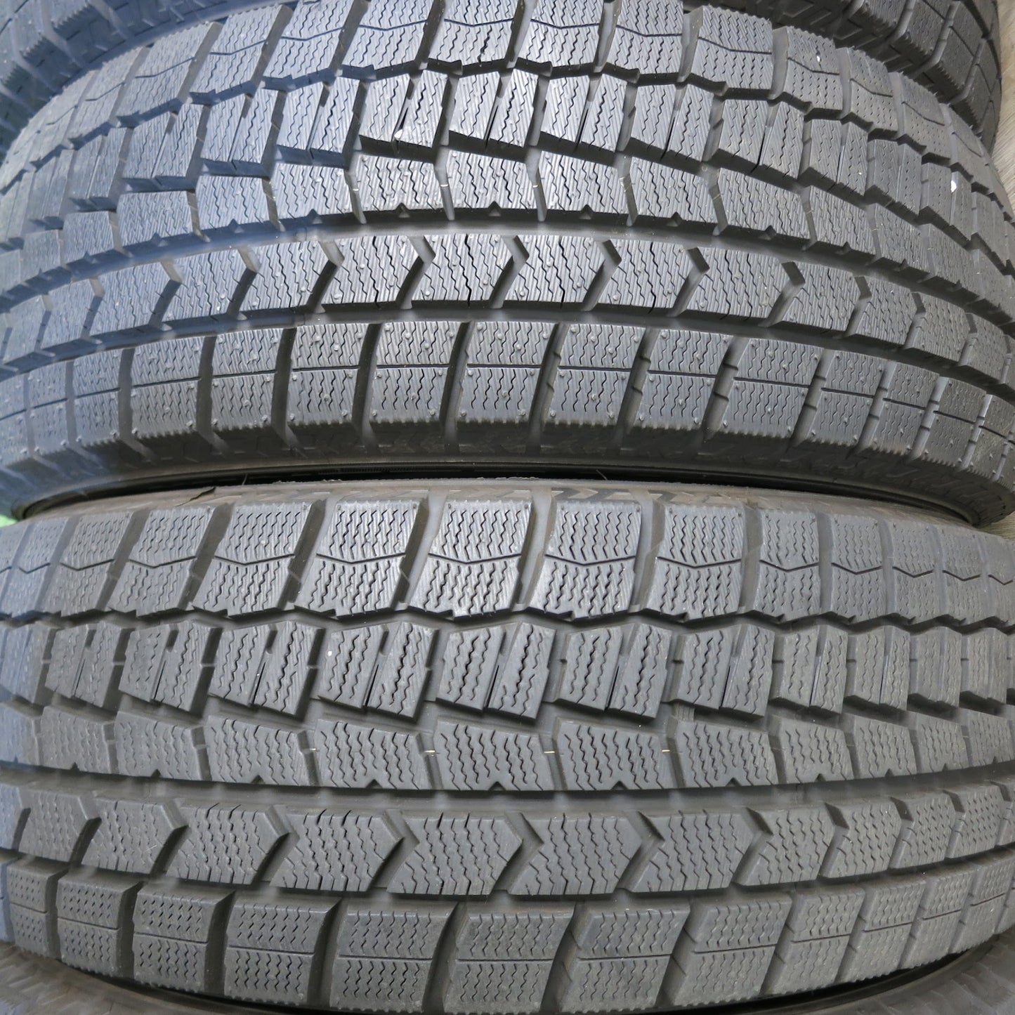 [送料無料]バリ溝！21年！ほぼ10分★スタッドレス 195/65R15 ダンロップ ウインターマックス WM02 タイヤ 15インチ プリウス ノア ヴォクシー 等★3060901Hスタ